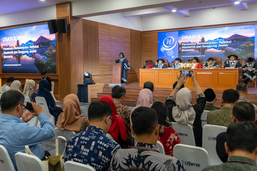 Suasana pelantikan profesor Universitas Widyatama Bandung